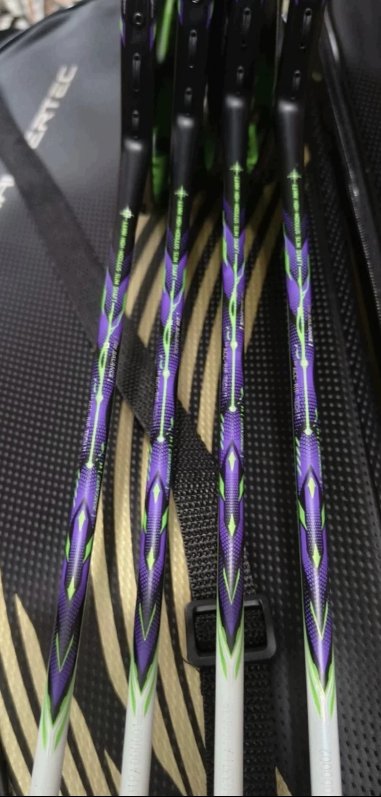 #羽毛球拍李宁战戟9000晶石绿龙吟紫 徐晨、渡边勇大最新战拍 4UG5 空拍价，穿线收费请咨询 全新正品，防伪二维码可验假一赔十 包邮！ LINING羽毛球拍